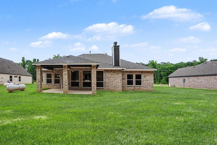 Exterior details and patio area of a home in Encino Estates, Dayton (Image 26).