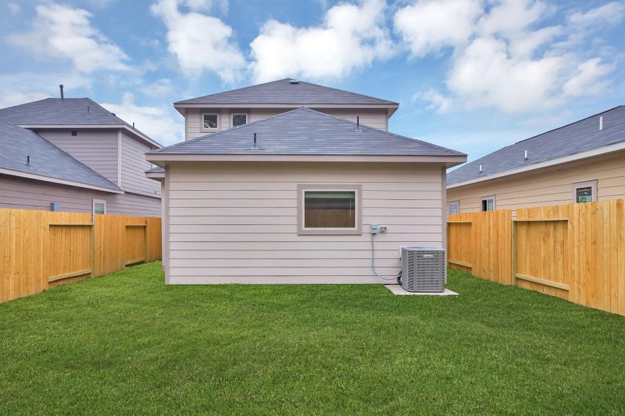 Exterior details and patio area of a home in Woodland Lakes, Houston (Image 18).