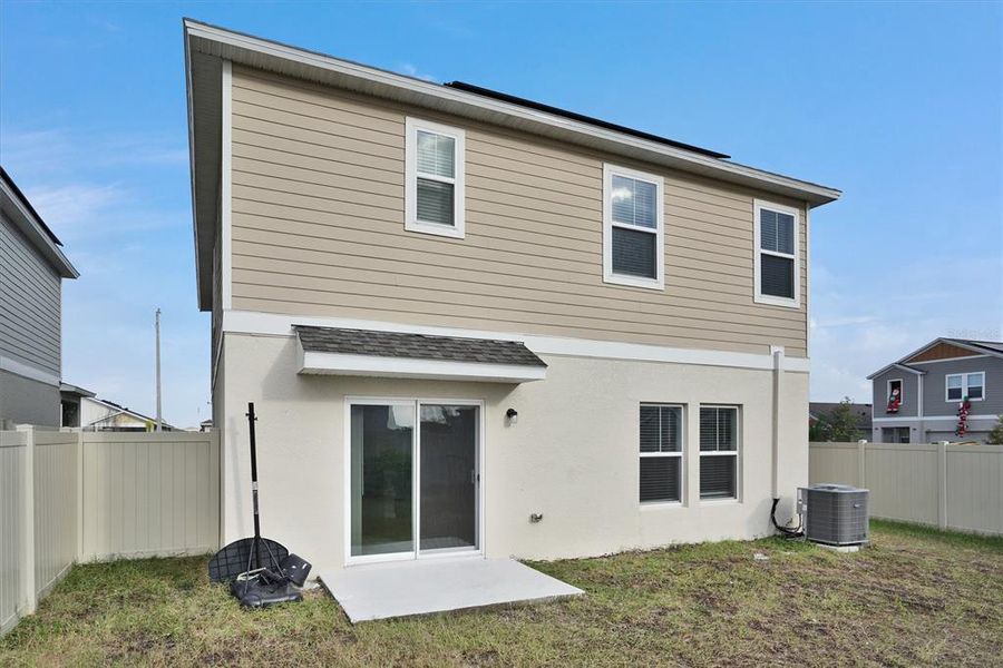 Exterior details and patio area of a home in Hammock Reserve, Haines City (Image 3).