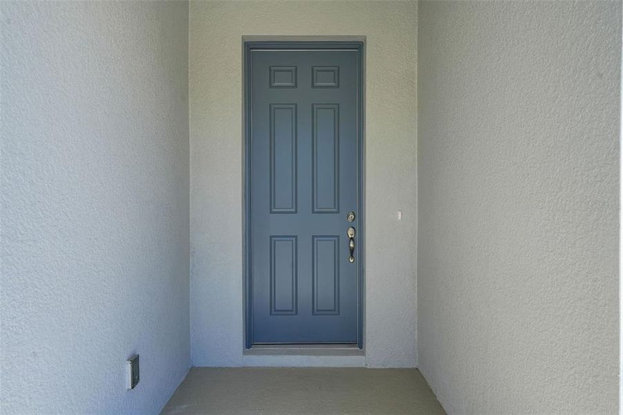 Exterior details and patio area of a home in Angeline, Land O' Lakes (Image 22).
