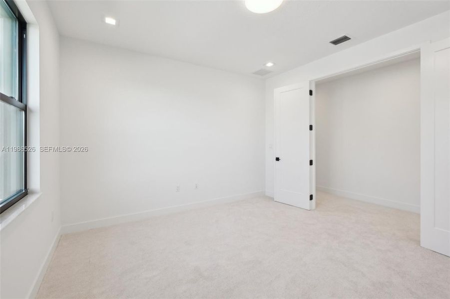 Spacious, unfurnished interior of a new home in , Palm Beach Gardens (Image 41).