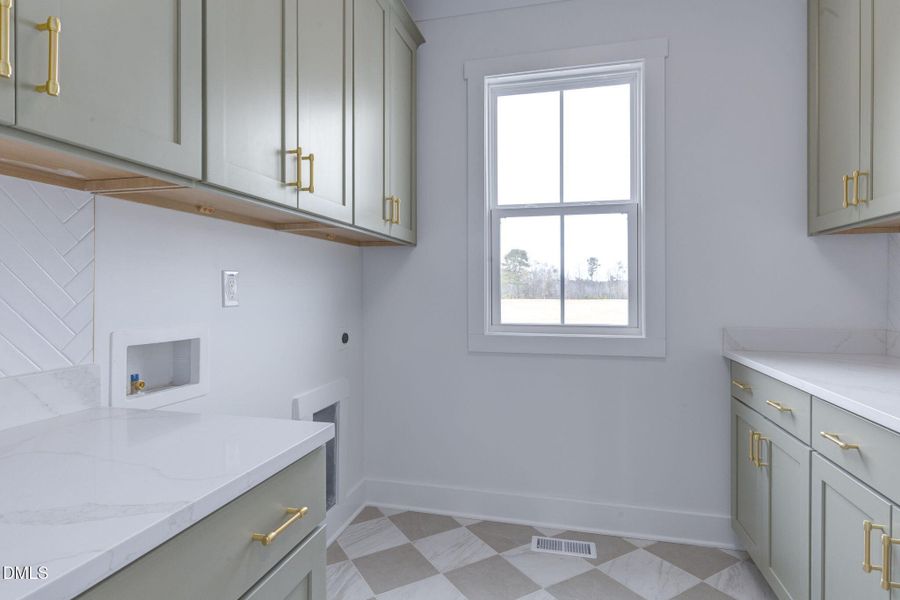 53-web-or-mls-Roombiance53