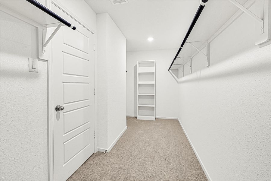 Spacious, unfurnished interior of a new home in Rollingbrook Estates, Baytown (Image 23). Spacious, unfurnished interior of a new home in Rollingbrook Estates, Baytown (Image 23).