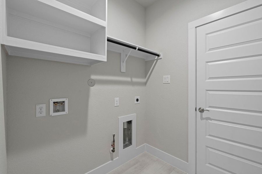 Spacious, unfurnished interior of a new home in Barton Creek Ranch, Conroe (Image 24). Spacious, unfurnished interior of a new home in Barton Creek Ranch, Conroe (Image 24).