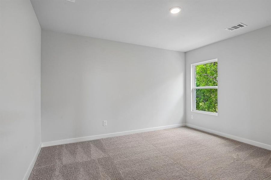 Spacious, unfurnished interior of a new home in Lone Oak, Alvarado (Image 24).