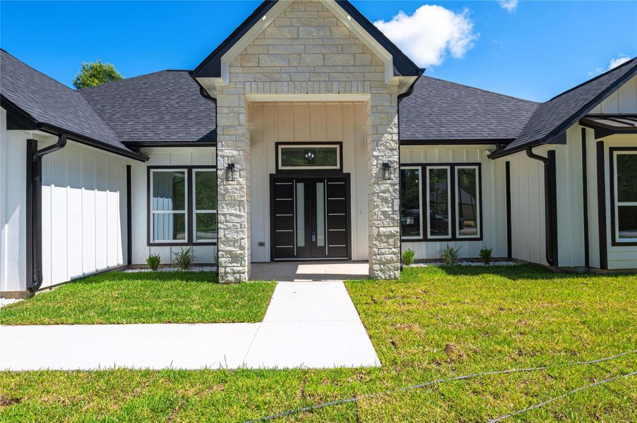 Exterior details and patio area of a home in , Dayton (Image 32).