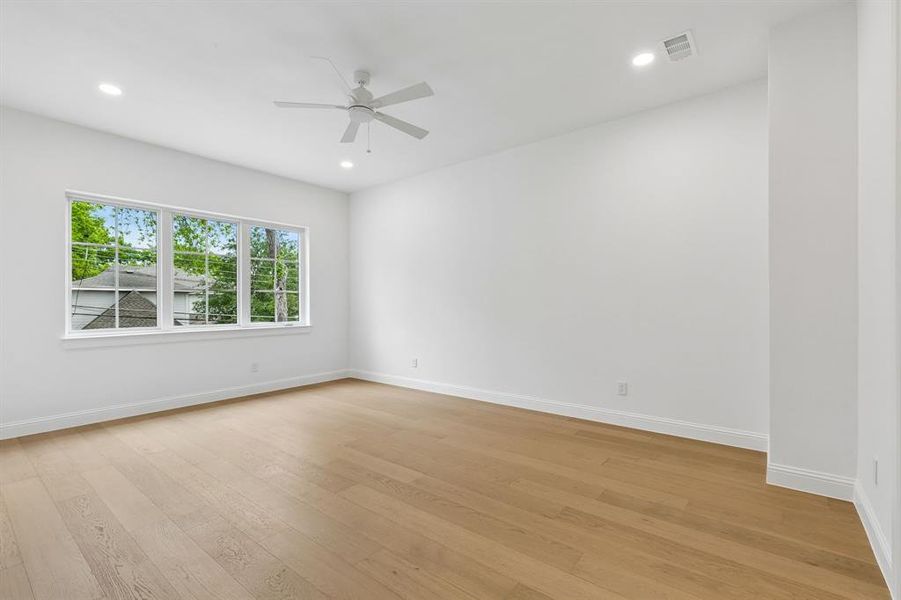 Spacious, unfurnished interior of a new home in , Dallas (Image 19).