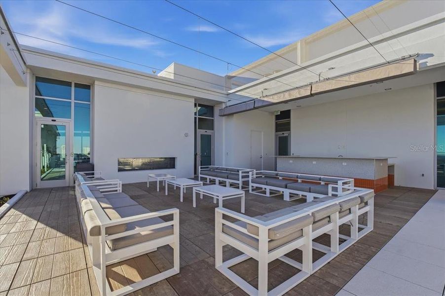 Exterior details and patio area of a home in , St. Petersburg (Image 31).