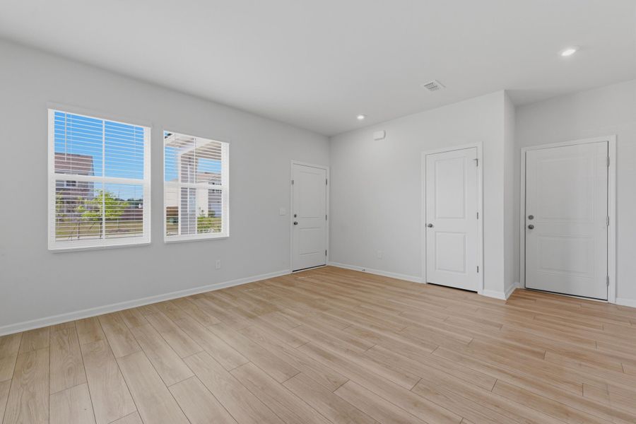 Spacious, unfurnished interior of a new home in Bradford Pointe, Summerville (Image 30).