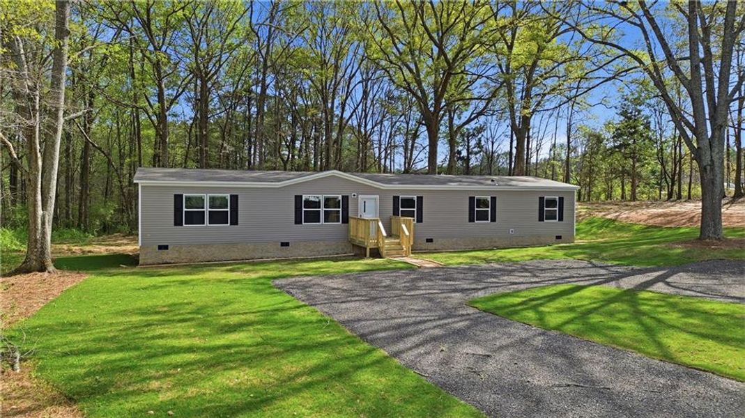 Exterior details and patio area of a home in , Franklin (Image 20).