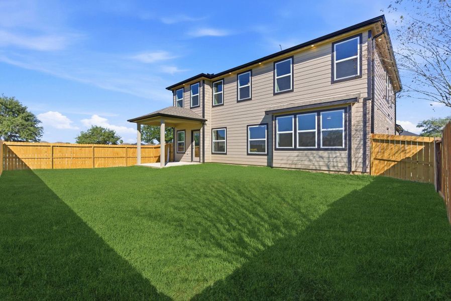 Exterior details and patio area of a home in , Fresno (Image 4).
