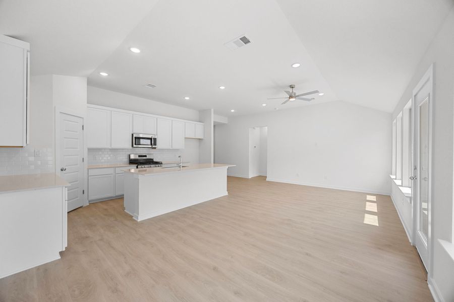 Spacious, unfurnished interior of a new home in Prairie Winds, Hutto (Image 16).