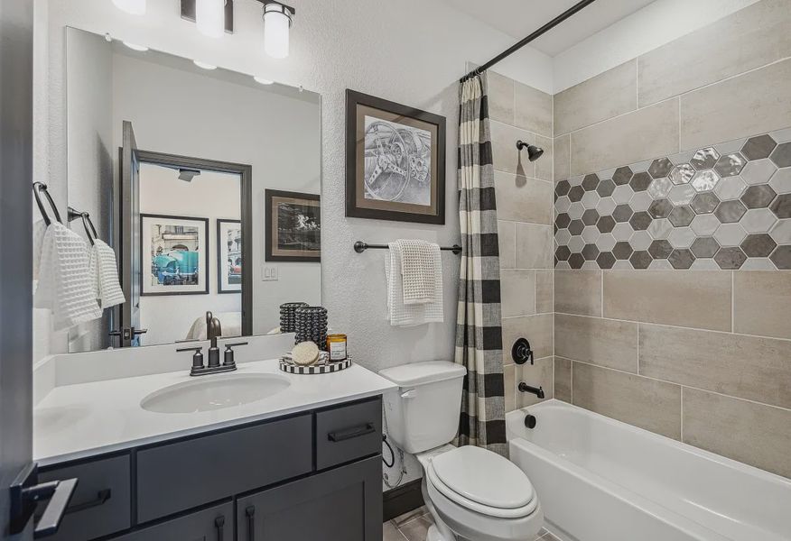 Plan 4069 Bath 4 - Staged - 25 of 26