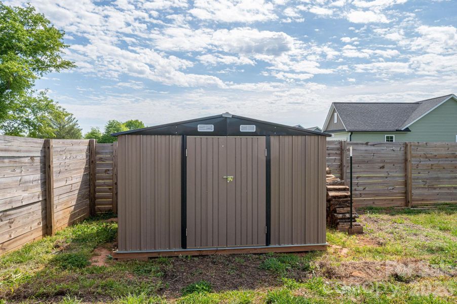 Exterior details and patio area of a home in , Lincolnton (Image 36).