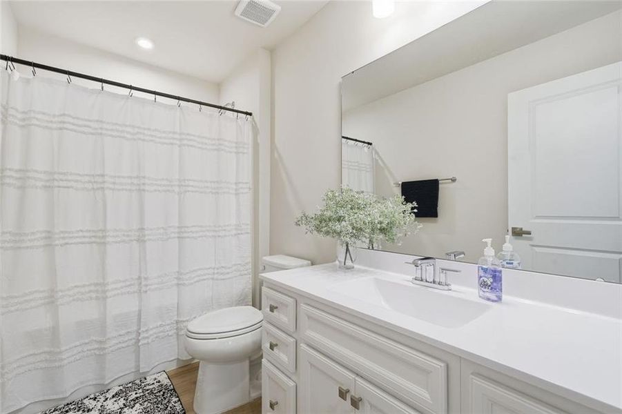 Furnished interior view inside a new home in , Calhoun (Image 28).