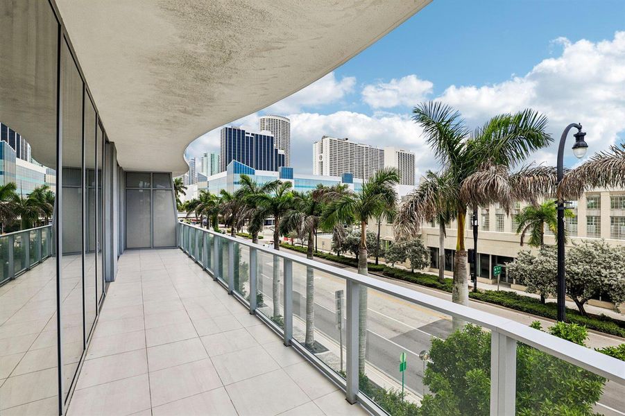 52-web-or-mls-Biscayne Blvd 201-S0409-05