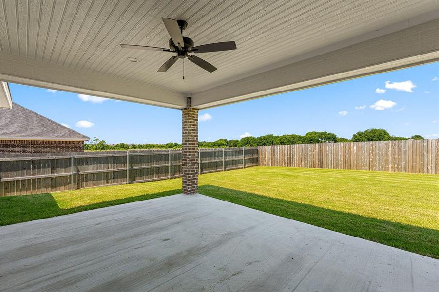 Exterior details and patio area of a home in , Waco (Image 4).