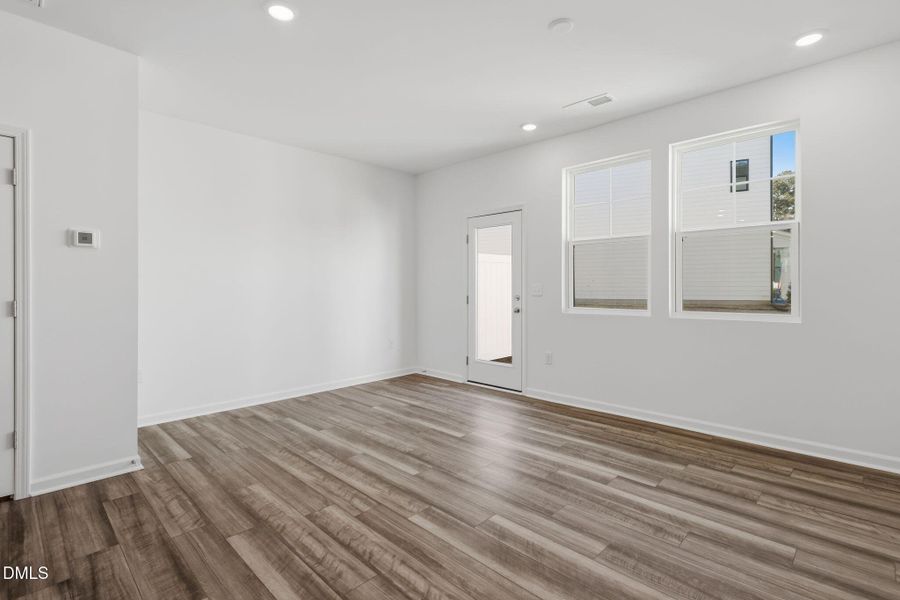 SUN_ElmGrove_Pic_Jackson_QMI_25_Great_1o