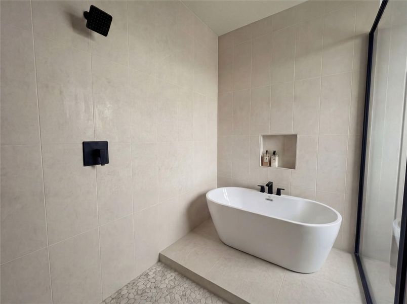 *Rendering shows the finish package only, freestanding tub is only available prior to insulation.