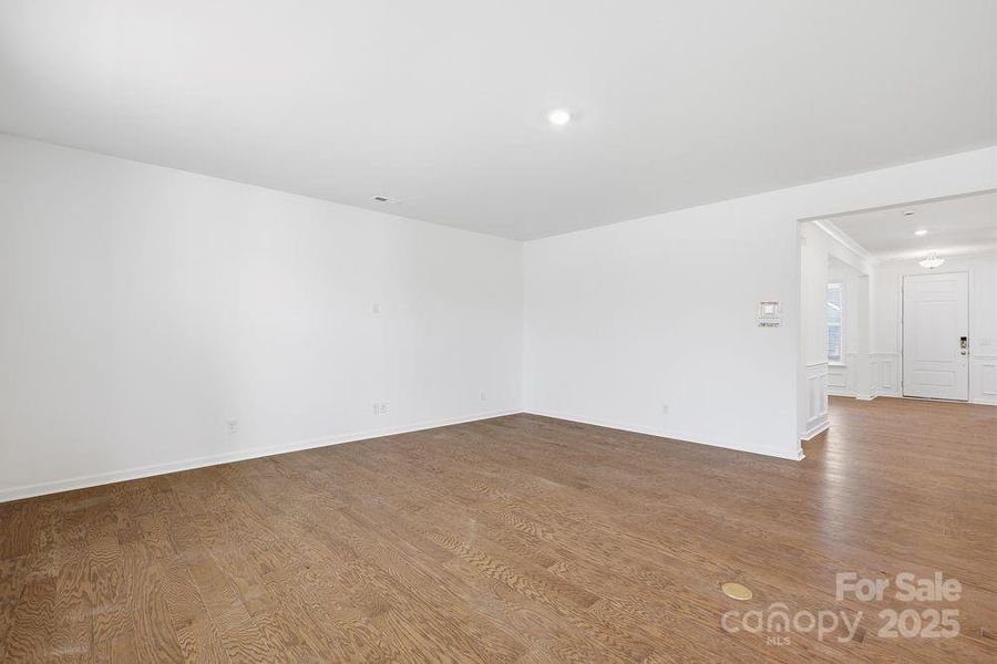 154 Nicholson Lane ~ Ready Now!