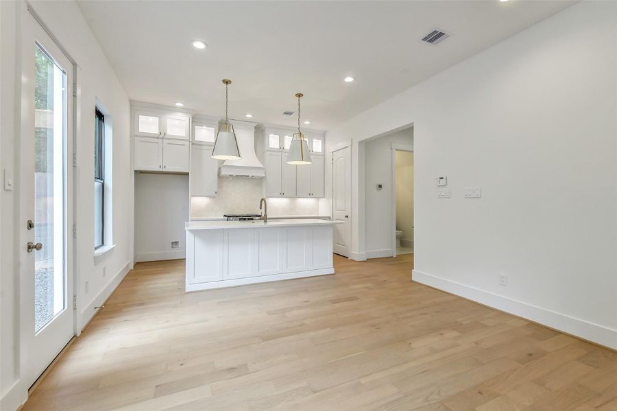 Spacious, unfurnished interior of a new home in Timbergrove Trails, Houston (Image 26).