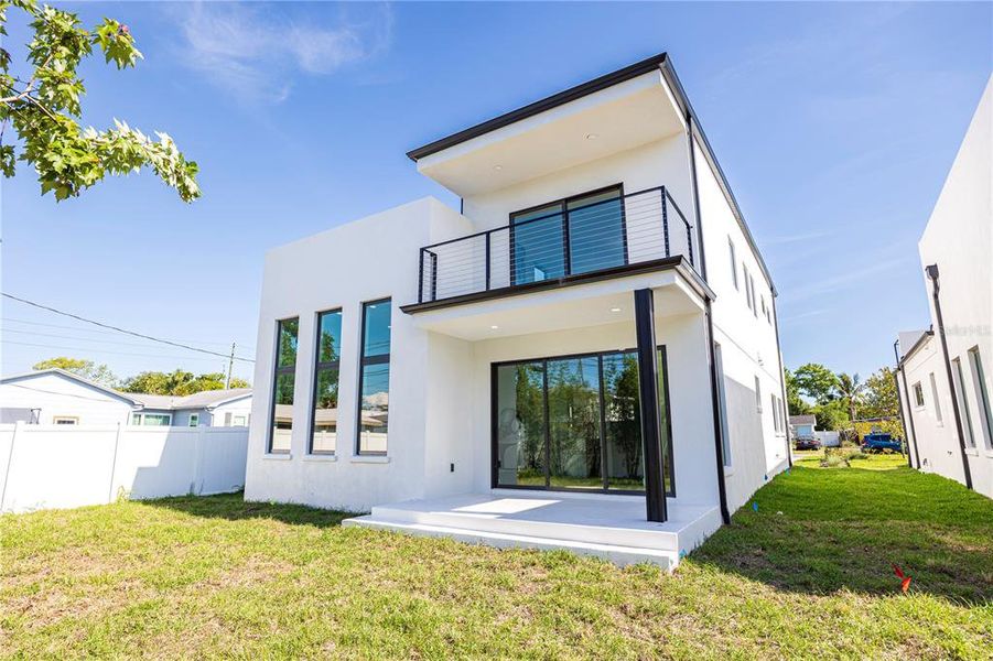 Exterior details and patio area of a home in , St. Petersburg (Image 32).