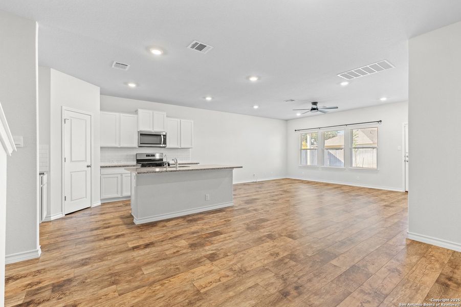 Spacious, unfurnished interior of a new home in Brookstone Creek, San Antonio (Image 23).