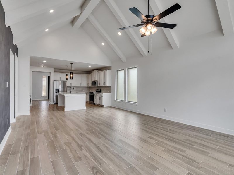 Spacious, unfurnished interior of a new home in Cross Creek West, Fulshear (Image 28).