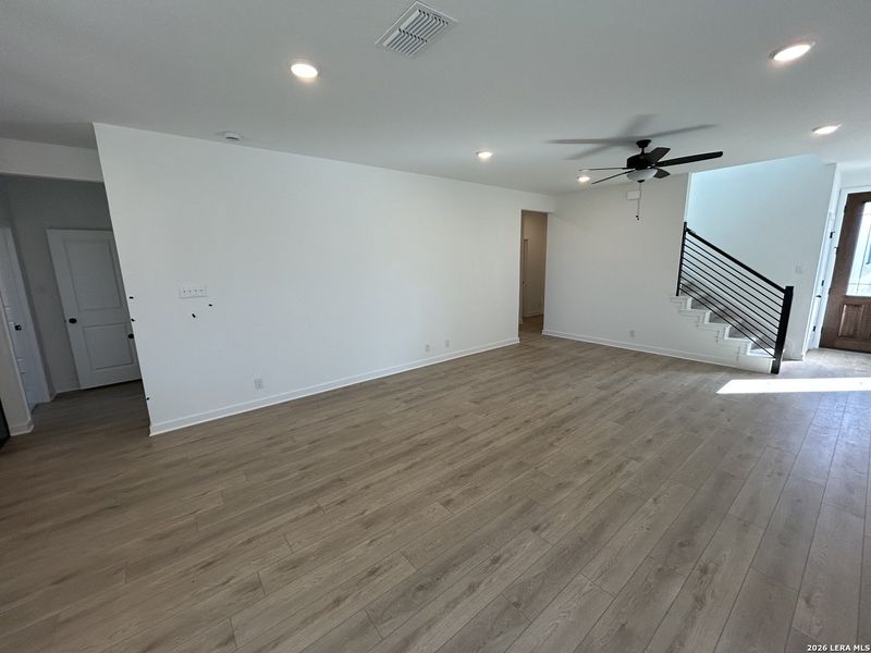 Spacious, unfurnished interior of a new home in Hennersby Hollow, San Antonio (Image 29).