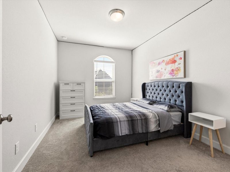 Upstairs 3rd bedroom that shares the Hollywood bath.