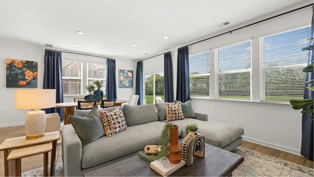4257 Hawkins Family 2of3 F1 Base2 081325