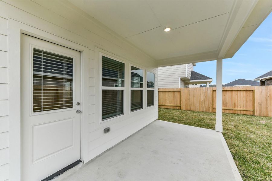 Exterior details and patio area of a home in King Oaks Village, Baytown (Image 4).