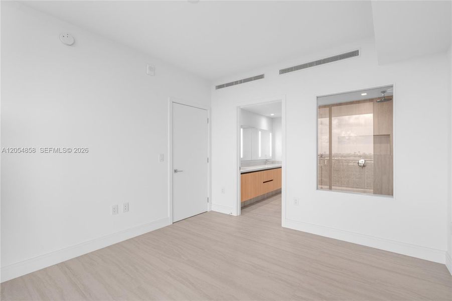 Spacious, unfurnished interior of a new home in One Park Tower, Miami (Image 42).