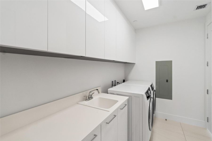 Furnished interior view inside a new home in , Fort Lauderdale (Image 17).