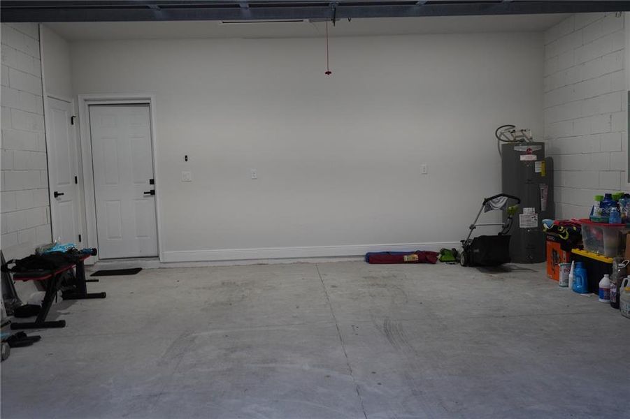 Spacious, unfurnished interior of a new home in , Ocala (Image 43).