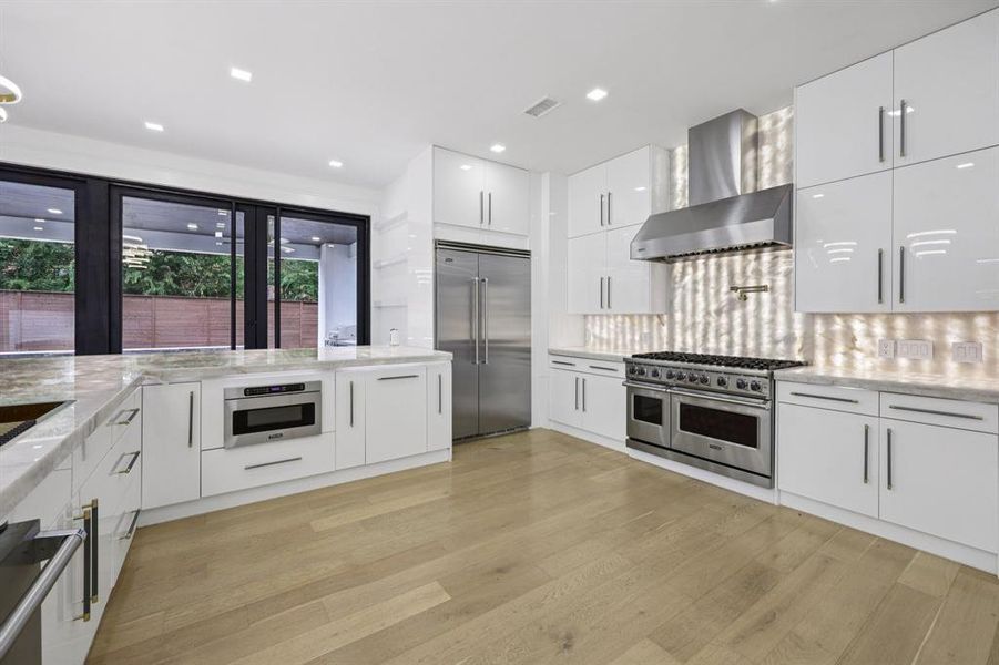 Furnished interior view inside a new home in , Dallas (Image 19).