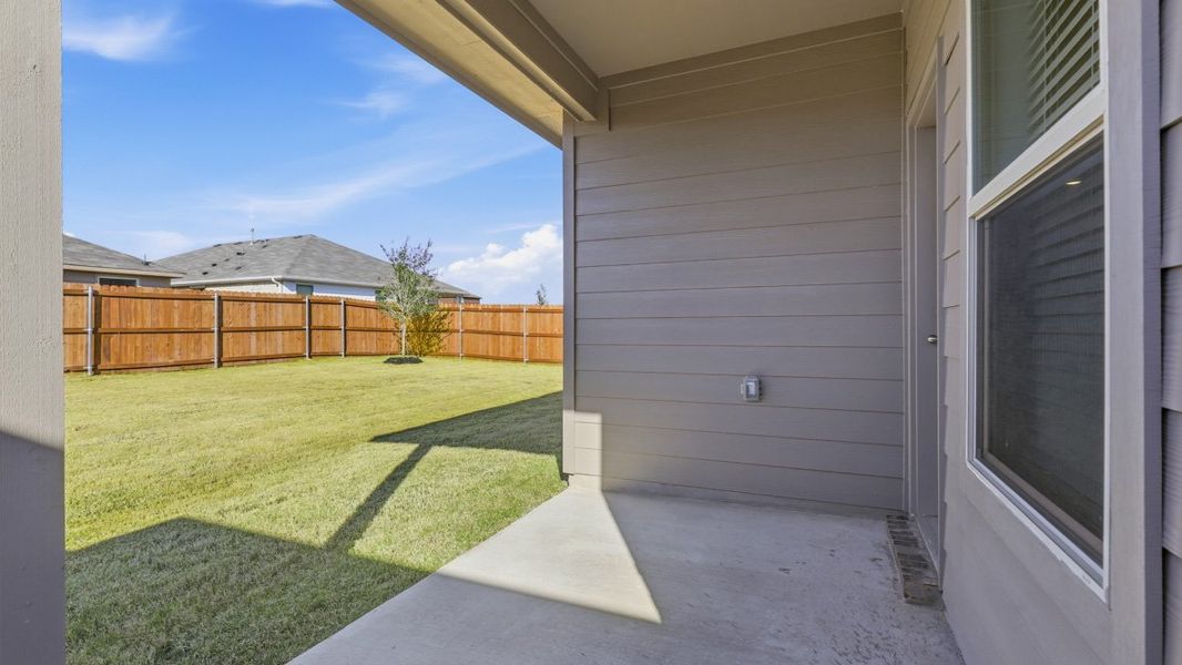 Exterior details and patio area of a home in Saratoga, Granbury (Image 2).