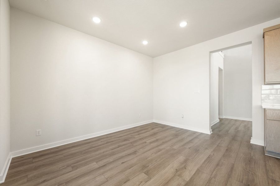 Spacious, unfurnished interior of a new home in Lariat, Liberty Hill (Image 36).