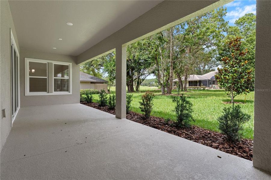 Exterior details and patio area of a home in , Lecanto (Image 3).