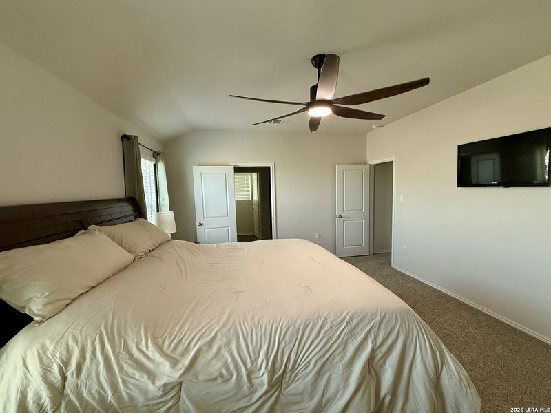Furnished interior view inside a new home in Winding Creek, New Braunfels (Image 15).