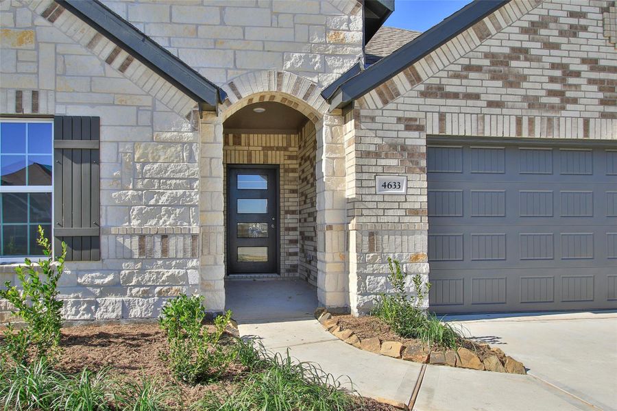 Exterior details and patio area of a home in Sunterra, Katy (Image 16).