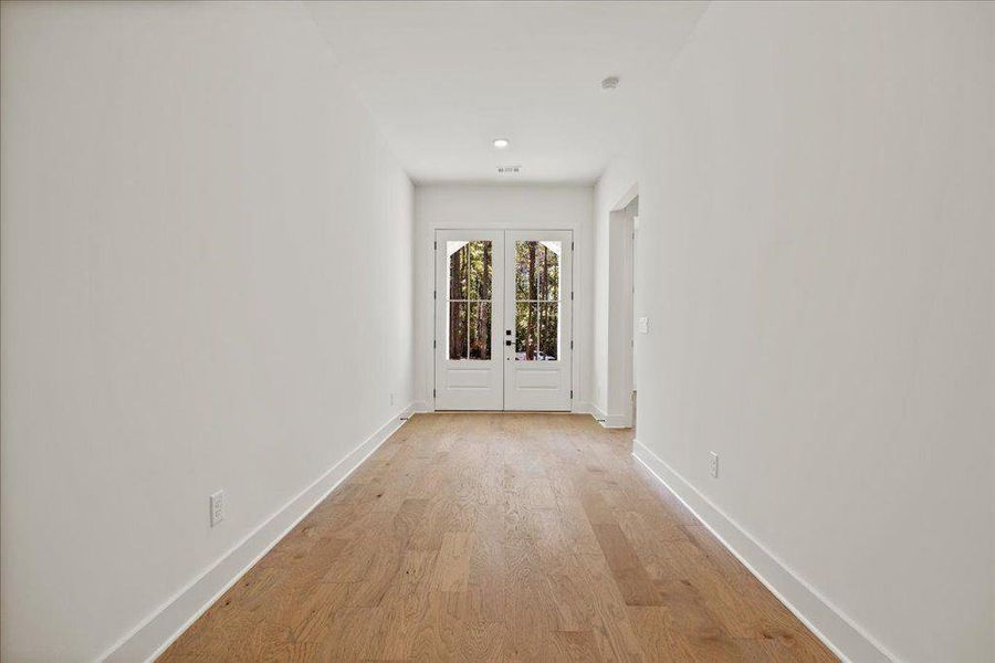 Spacious, unfurnished interior of a new home in , Gainesville (Image 21).