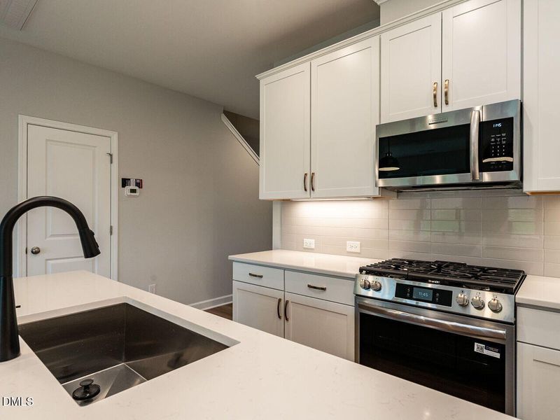 017-1280x960-kitchen