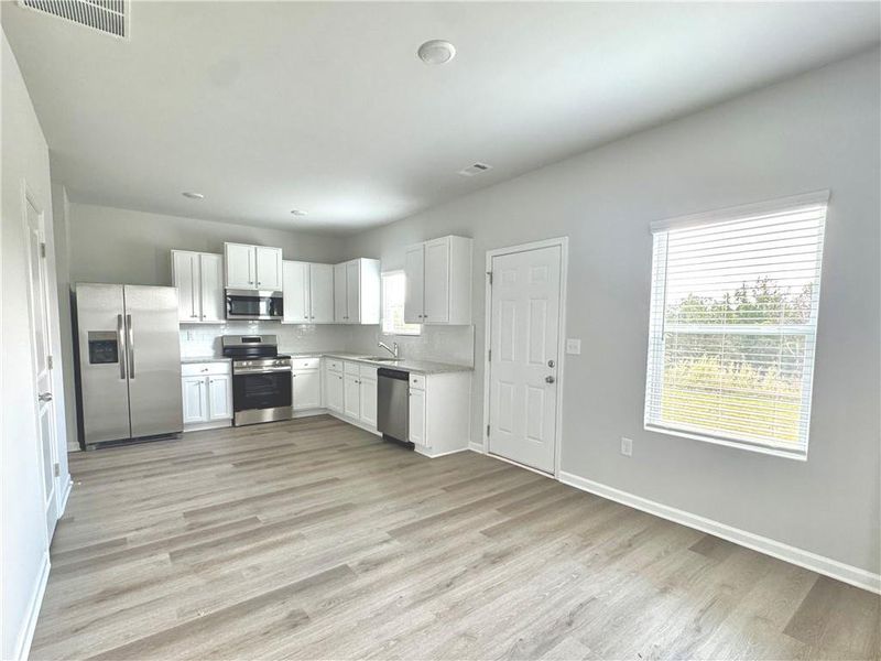 Spacious, unfurnished interior of a new home in Neely Farm, Covington (Image 4).