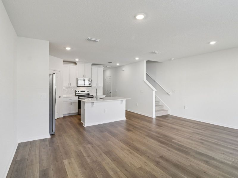Spacious, unfurnished interior of a new home in Cagan Crossings West, Clermont (Image 8).