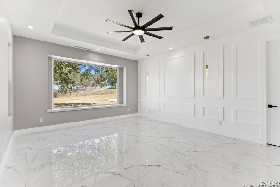 Spacious, unfurnished interior of a new home in , La Vernia (Image 39).