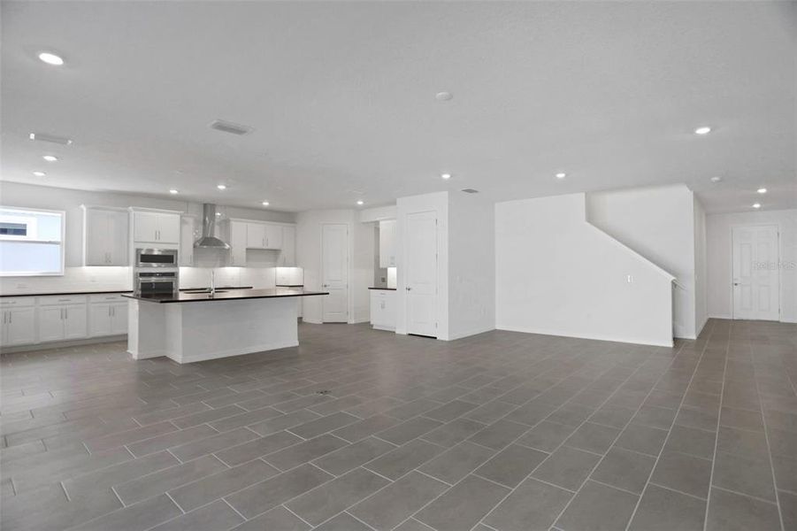 Spacious, unfurnished interior of a new home in Angeline, Land O' Lakes (Image 35).