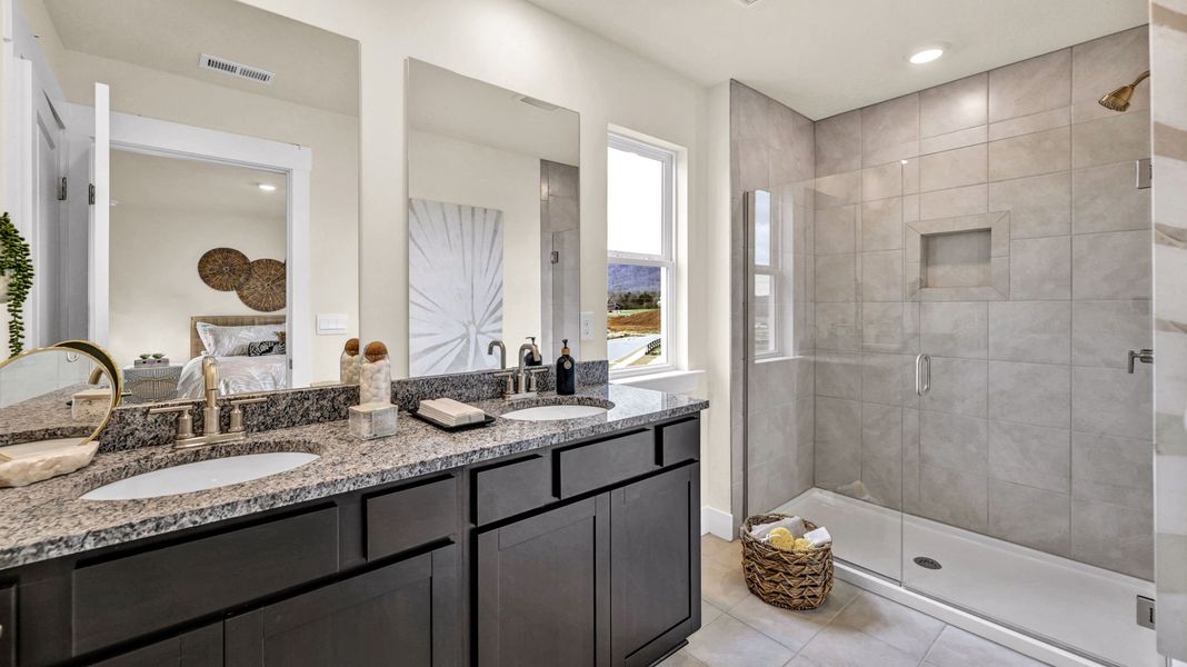 Representative furnished interior of a home built from the Darwin by D.R. Horton in Harbor Crest, Ooltewah (Image 17).