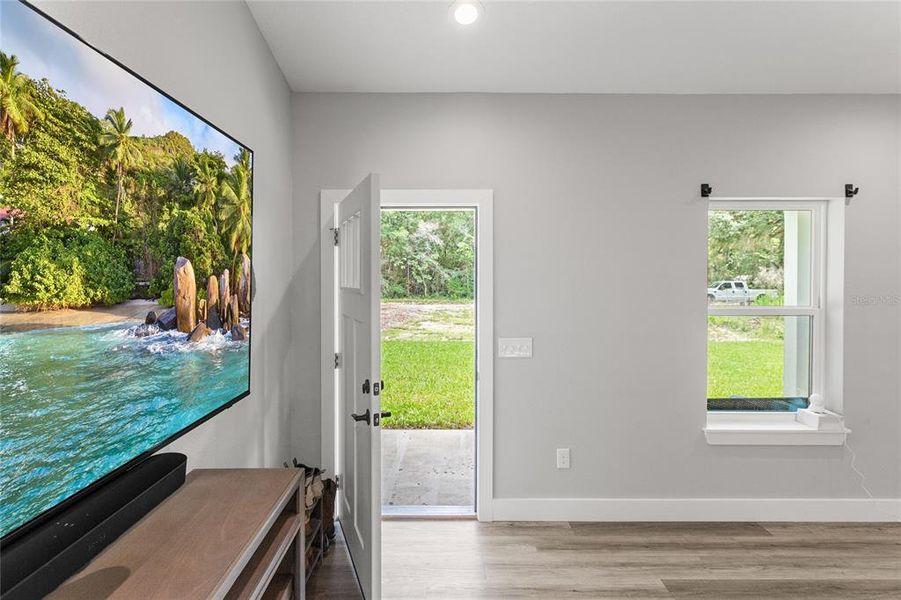 Spacious, unfurnished interior of a new home in , Florahome (Image 21).