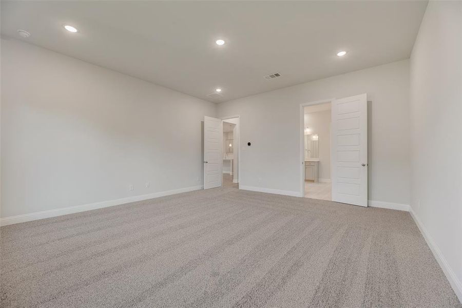 Spacious, unfurnished interior of a new home in Bayside, Rowlett (Image 26). Spacious, unfurnished interior of a new home in Bayside, Rowlett (Image 26).